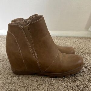 Athletafit Chic Brown Wedge Ankle Boots
